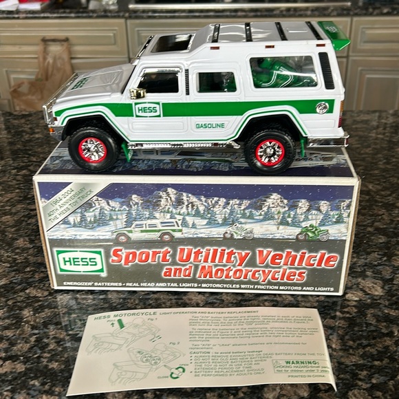 HESS SPORT UTILITY VEHICLE AND MOTORCYCLES 2004 40TH...